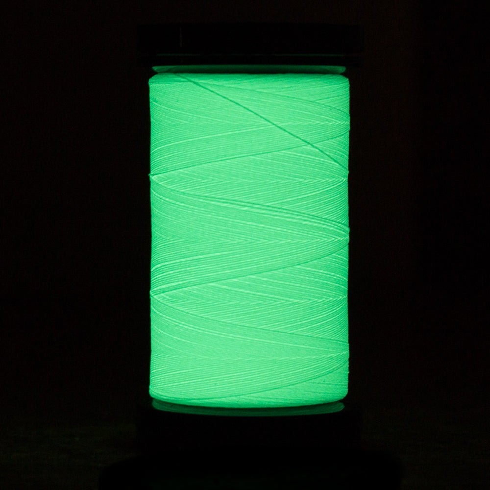 AR01 - Ahrora™ 40wt Glow in the Dark Polyester White Thread WonderFil Online EU