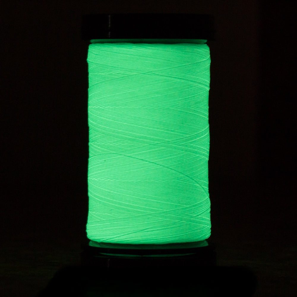 AR02 - Ahrora™ 40wt Glow in the Dark Polyester Cream Thread WonderFil Online EU